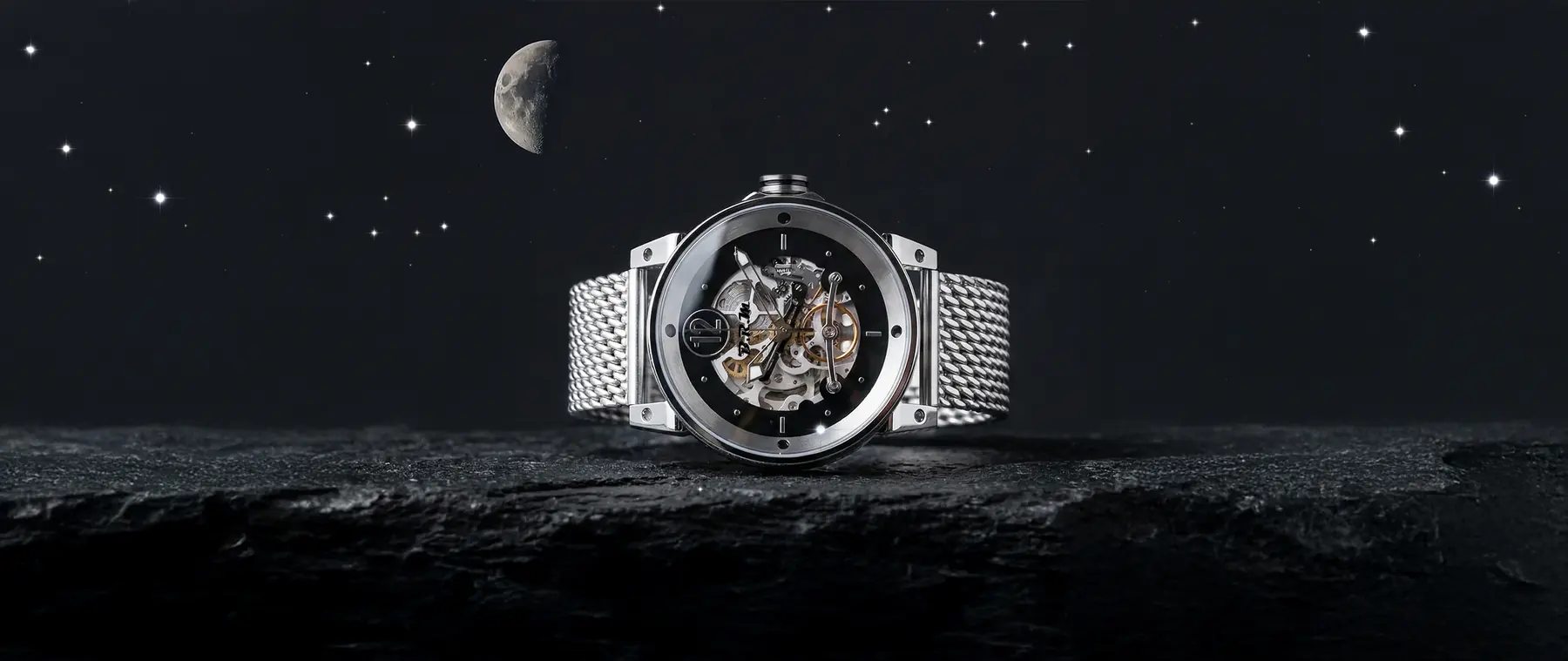 Skelettierter B.R.M Chronograph auf Mondboden, unter sternenhimmel