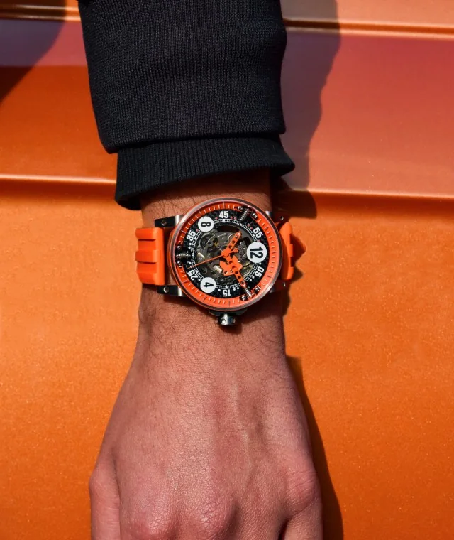 B.R.M Chronograph mit großem Durchmesser am Handgelenk getragen