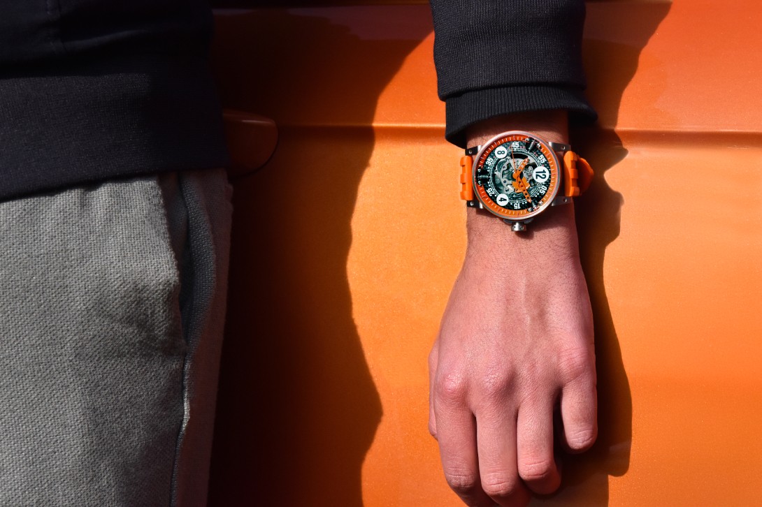 Orologio rotondo in pelle argento Taport per gli appassionati di