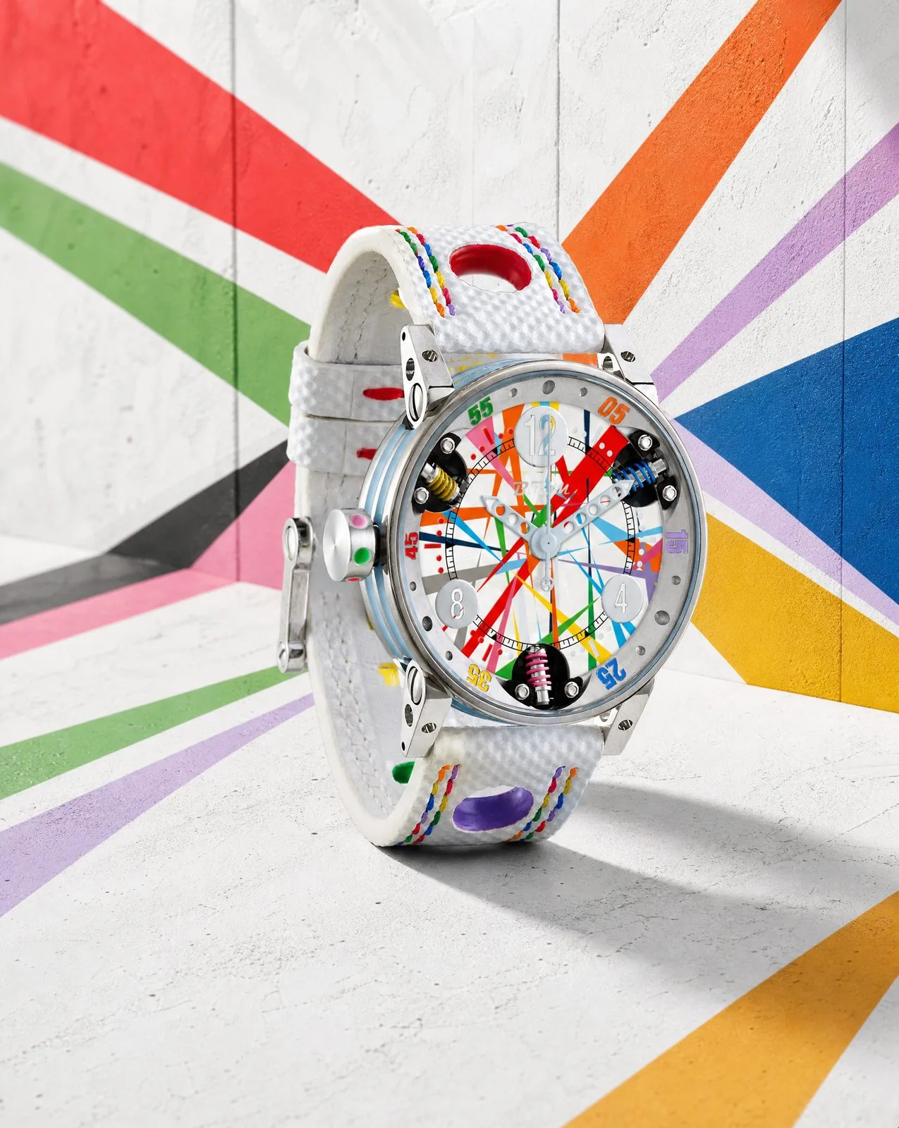GF7-38-SA Art Car von drei Vierteln, durchbrochenes weißes Armband
